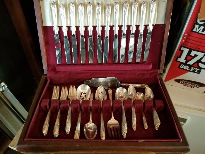 Silver plate Holmes and Edwards Flatware set