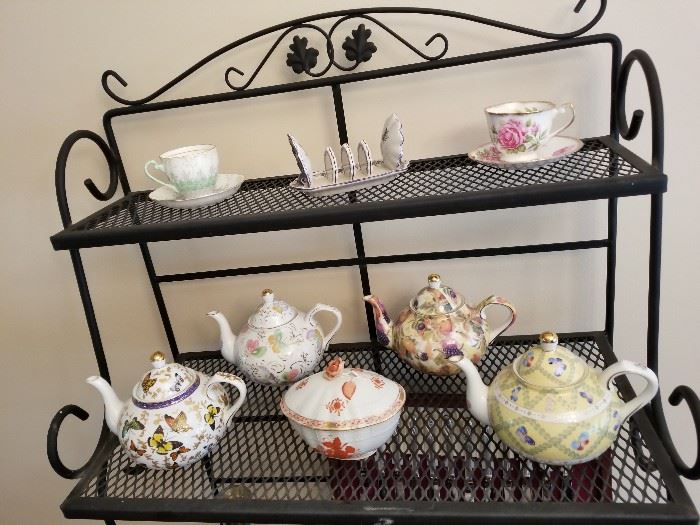 Tea pots, tea cups and saucers