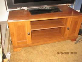 Very nice tv stand