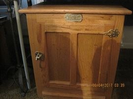 Icebox style cabinet