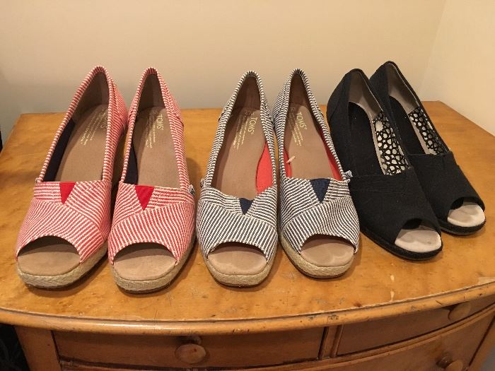 Toms (size 7)