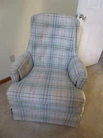 BEAUTIFUL SWIVEL CHAIR