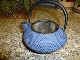SMALL VINTAGE CAST IRON TEAPOT