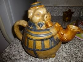 PIG PLAYING HORN TEAPOT