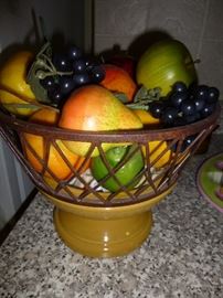 METAL AND CERAMIC FRUIT BASKET