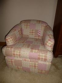 DARLING PATCHWORK SWIVEL CHAIR.