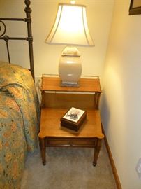 VINTAGE DREXEL 2 TIER NIGHTSTAND. BEAUTIFUL DETAIL