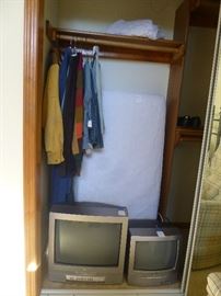 TOSHIBA TV/DVD COMBOS, BABY BED MATTRESS AND COVER