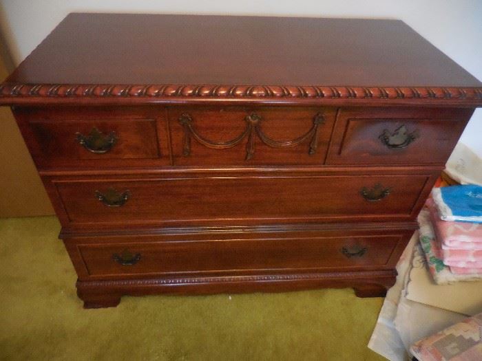 Vintage Mahogany Roos Sweetheart Cedar Chest with drawer