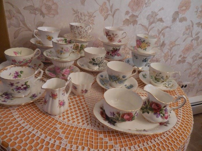 Collection Tea Cups/Saucers