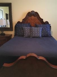 Robb & Stuckey Queen Bedroom Set