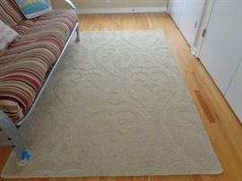 Nice area rug - neutral, light beige