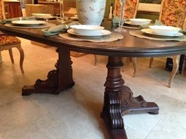 Pedestal Dining Table w/ 2 Leaves