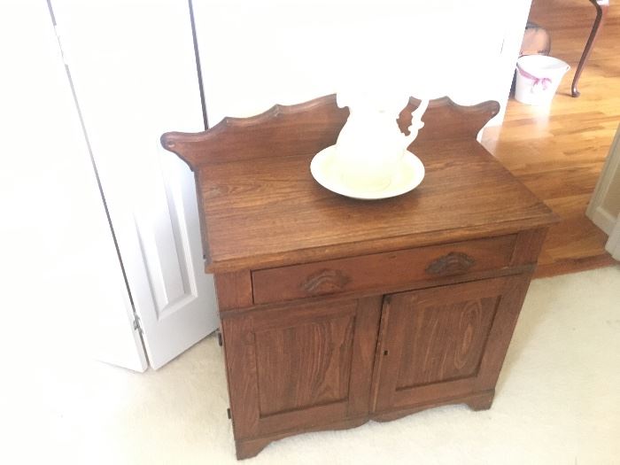Wash stand 1800's mint condition 