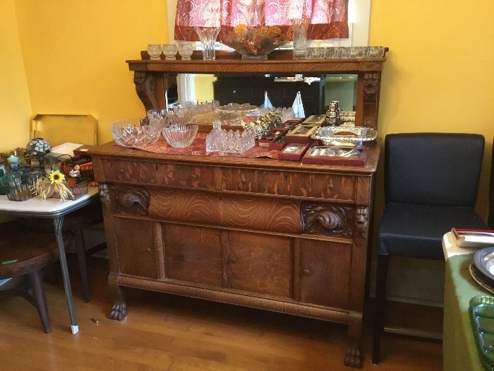 Beautiful Tiger Oak buffet with mirror at the back and lots of room underneath. 