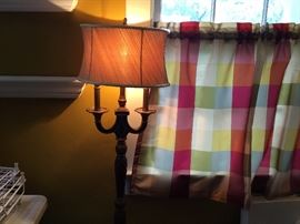 Vintage double bulb stand up lamp in great condition.