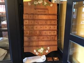 Wooden perpetual calendar