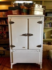 STUNNING Norge Icebox/Refrigerator- IMMACULATE...  Circa late 20's early 30's.  This refrigerator sat from around 1930 till 2000 when it was used by the tea company that inhabited the property.