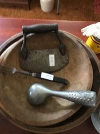 Early metal chopper. Very nice primitively fork. Metal scoop. Bowls precisely pictured. 