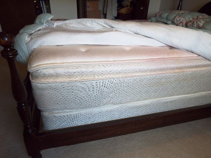 Pillow top full sized mattress and boxsprings