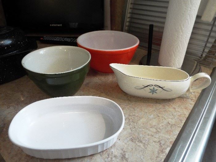 Hall green bowl and red Pyrex