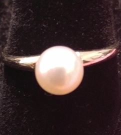 14kt white Gold freshwater pearl ring