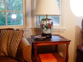 awesome 18 century table and porcelain lamp