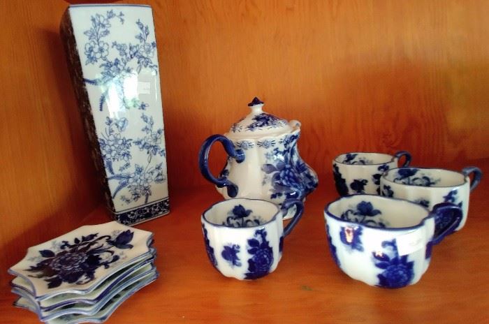 lovely blue and white tea set and large vase     DINING ROOM