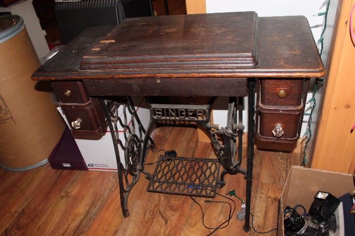 Antique Singer cabinet with machine