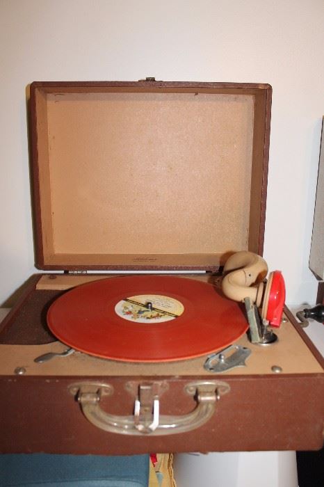 Early '40's tabletop hand cranked phono