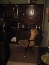 Executive office desk. Partner Set up. Can sit at either side of desk. All pieces. $775
