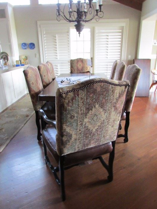 I just love this dining room set and it has 2 leaves