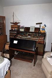Hammond organ and stool w/ extras