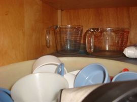 Baking items and measuring cups