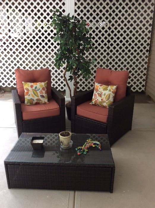 Stylish and inviting patio conversation set!