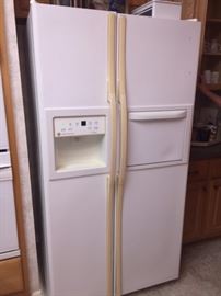 Refrig with open look in door