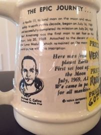 the back Nasa Apollo Mug