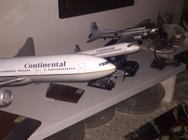 Airplane replicas