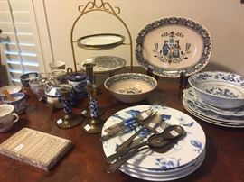Blue and white Onion dishes, blue and white dinner plates 