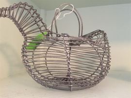 Wire chicken basket