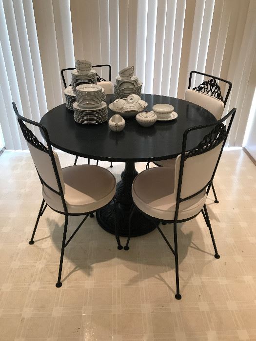 Vintage Dinette and four chairs