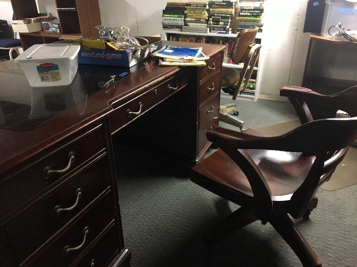 Nice office desk & chair