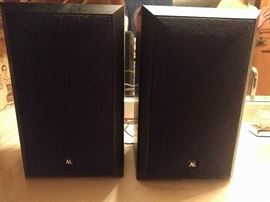 Nice pair of Acoustic Research bookshelf speakers, model AR17, serial # 5-52-100789.