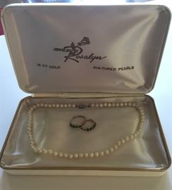 Vintage string of pearls and jade earrings