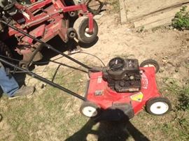 Lawn Mower with Briggs & Straton Engine