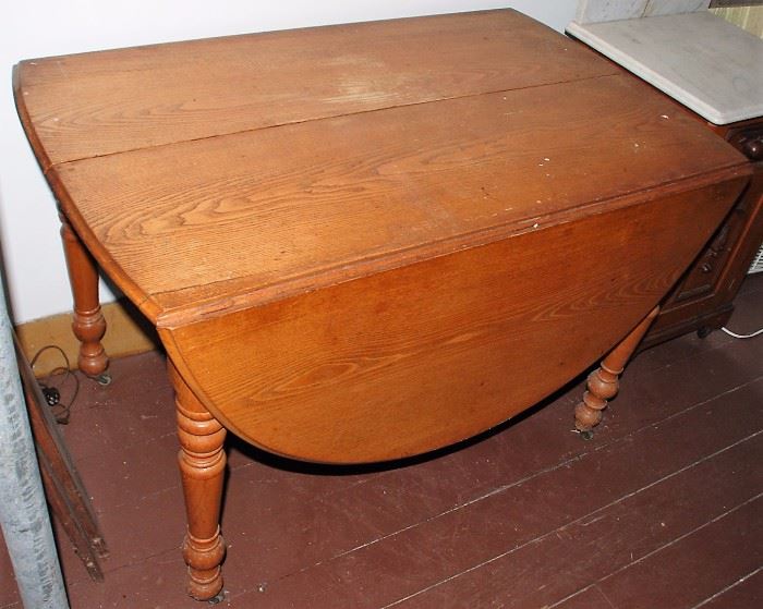 Drop Leaf Table with 2 Leafs 