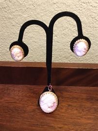 14k gold cameo set. Can be  pendant or pin. 