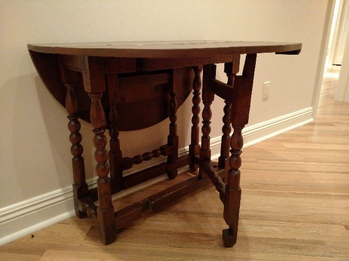 Antique English William & Mary style gateleg table