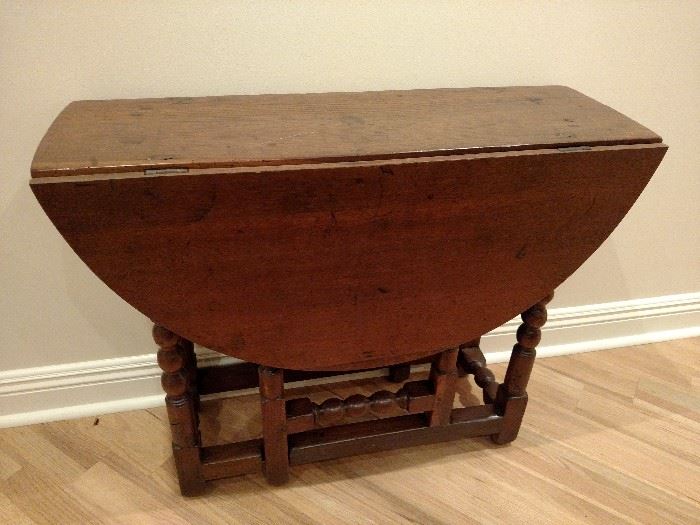 Antique gateleg table