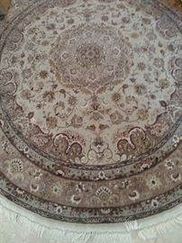 Round hand made Tabriz rug